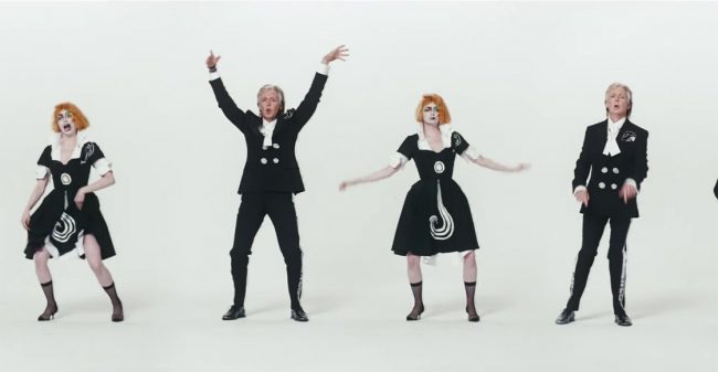 paul-emma-stone-corto-who-cares