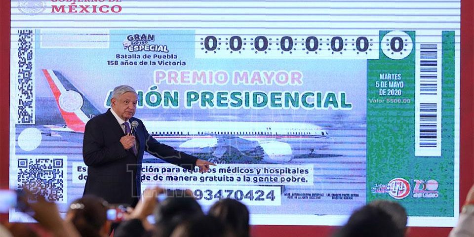 Presenta-AMLO-boleto-para-rifa-de-avion-presidencial