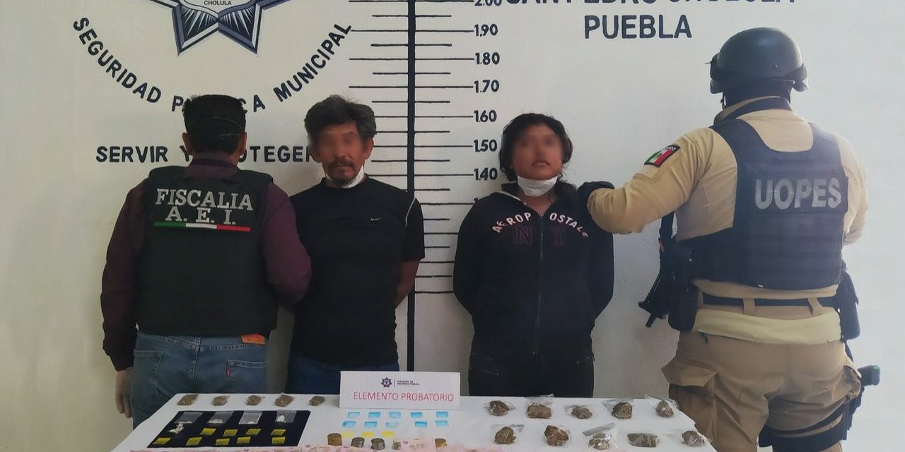 1 En coordinación con FGE, aseguran policías de San Pedro Cholula a una pareja por presunta posesión de estupefacientes