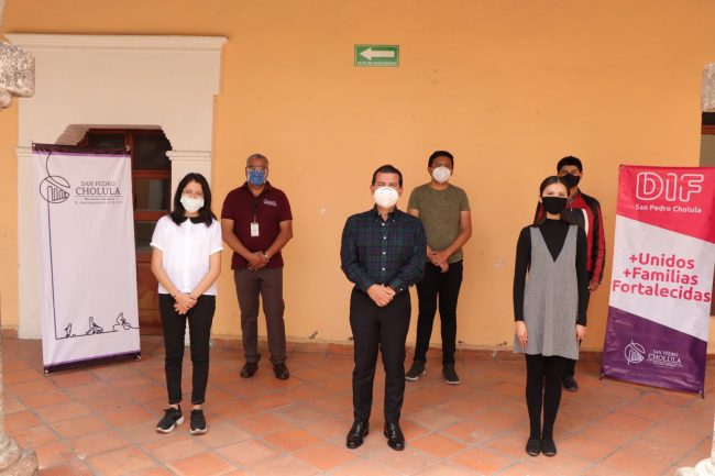 1 Entrega Luis Alberto Arriaga a estudiantes cholultecas becas UDLAP