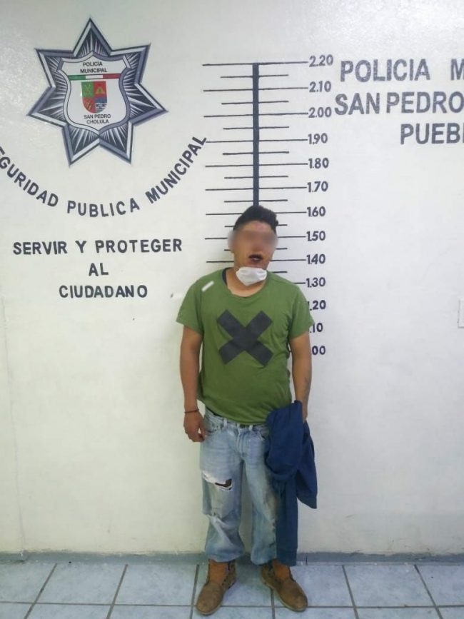 1 Evita policía de San Pedro Cholula linchamiento de 2 presuntos asaltantes