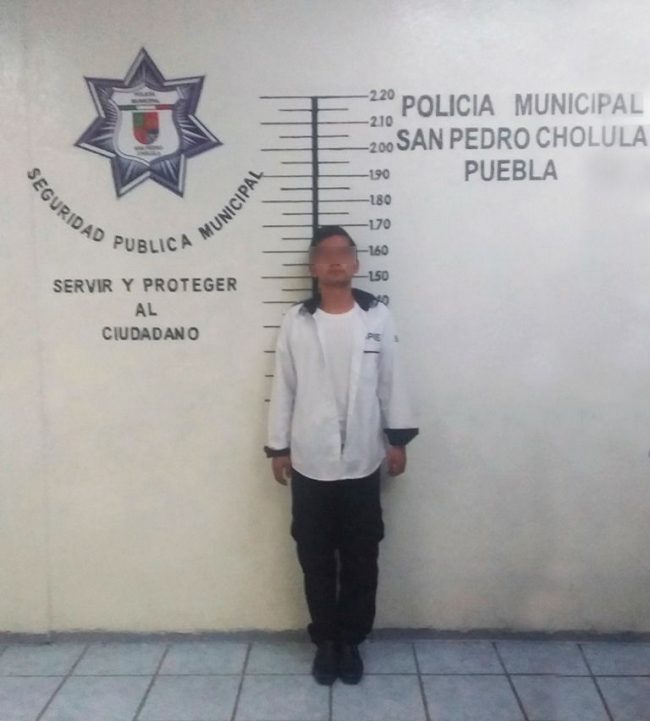 1 Detienen policías de San Pedro Cholula a guardia de seguridad privada por presunto allanamiento de morada