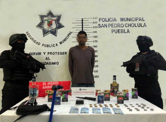 1 Efectiva intervención de policías de San Pedro Cholula permite la captura de presunto asaltante de tiendas de conveniencia. (1)