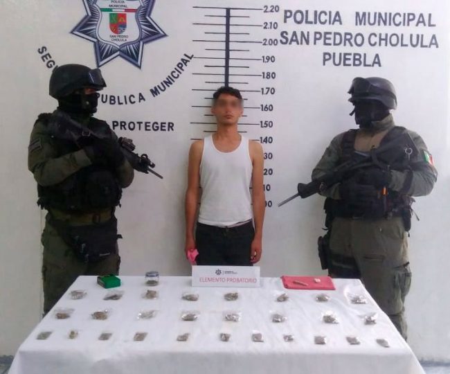 2 Por presunta posesión de narcóticos, detiene policía de San Pedro Cholula a un hombre