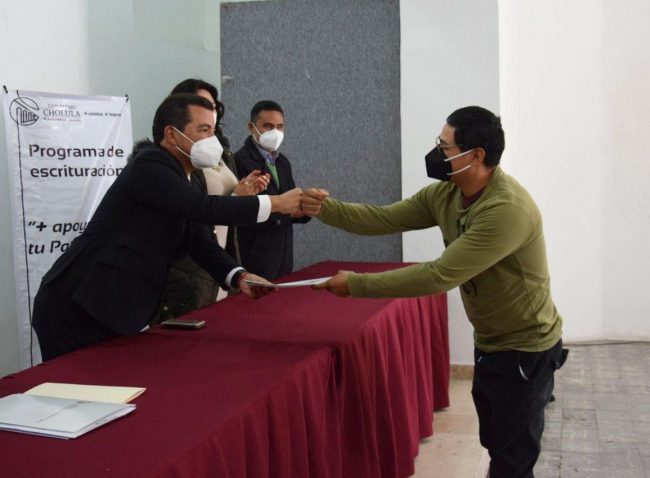 2 Subsidia gobierno de San Pedro Cholula hasta 80 por ciento en escrituración para dar certeza jurídica a familias del municipio
