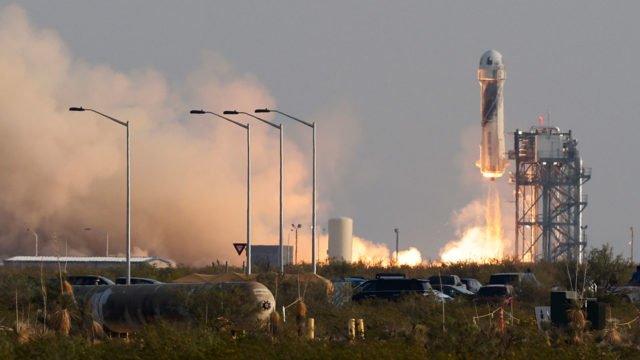 2021-07-20T133508Z_1_LYNXMPEH6J0SL_RTROPTP_4_SPACE-EXPLORATION-BLUEORIGIN-e1626791560307-640×360