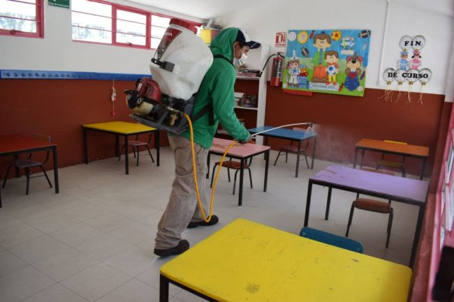 6 Inicia gobierno de San Pedro Cholula desinfección de escuelas públicas