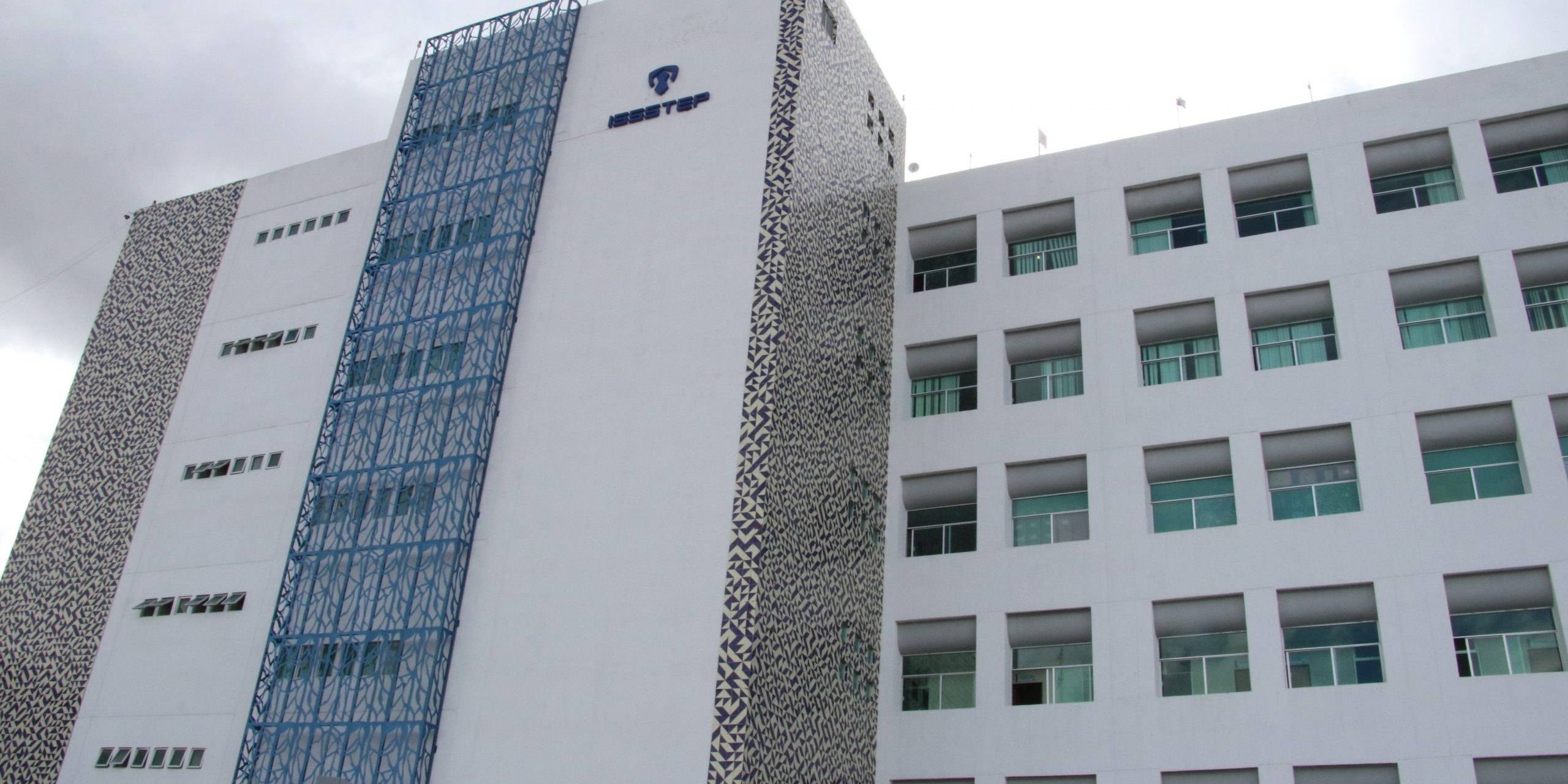 FACHADA (2)