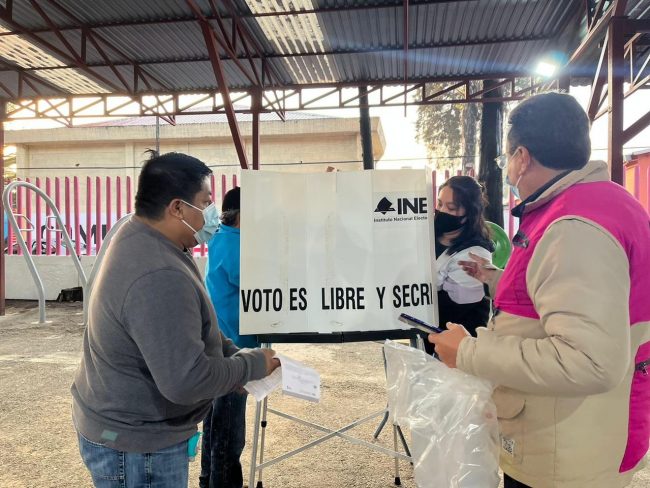 100422OBTUrnasElectorales